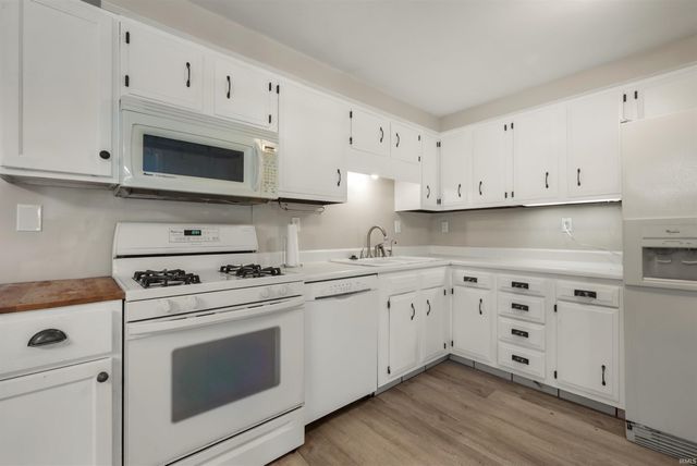 110 GREENBERRY Street, Sweetser, IN 46987