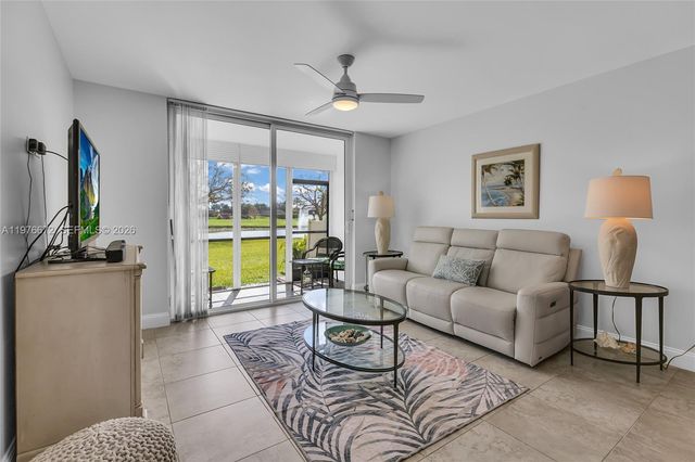 9320 S Hollybrook Lake Dr 108, Pembroke Pines, FL 33025