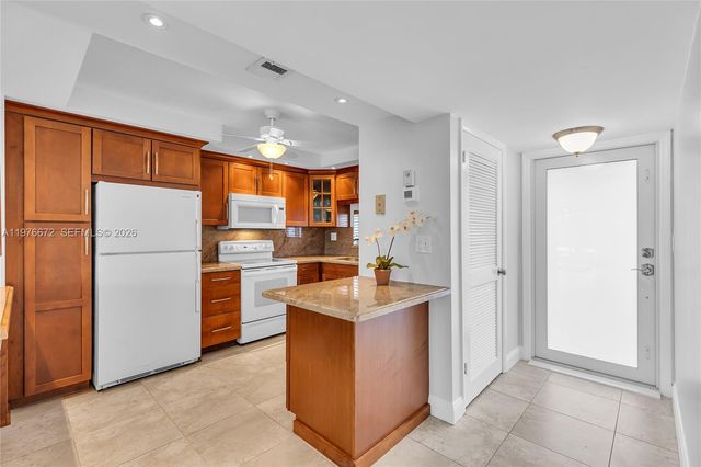 9320 S Hollybrook Lake Dr 108, Pembroke Pines, FL 33025