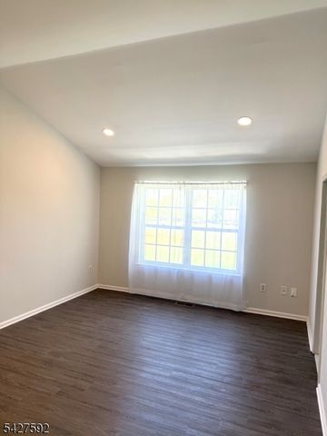 111 Columbus Dr, Franklin Twp., NJ 08823