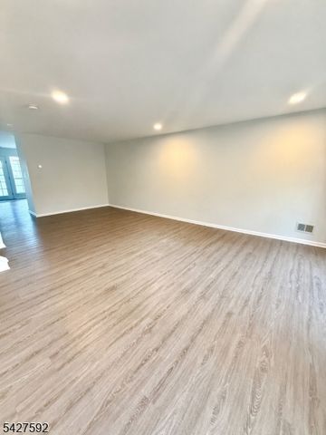 111 Columbus Dr, Franklin Twp., NJ 08823
