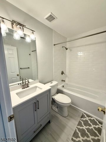 111 Columbus Dr, Franklin Twp., NJ 08823