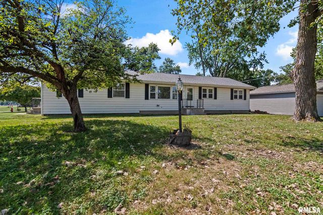 2 ROYAL Drive, Sherman, IL 62684