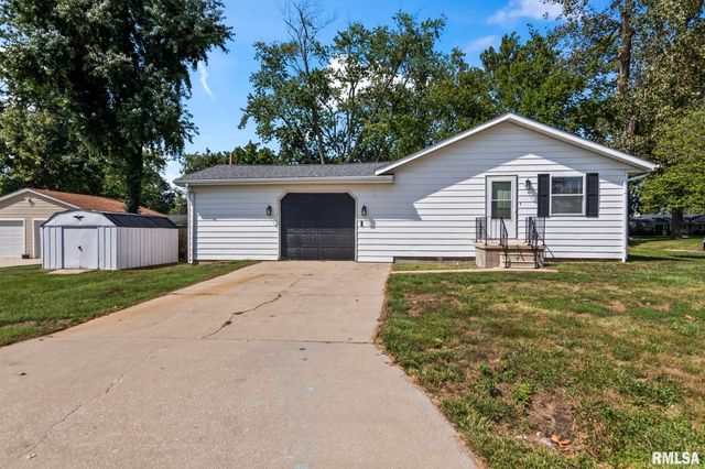 2 ROYAL Drive, Sherman, IL 62684