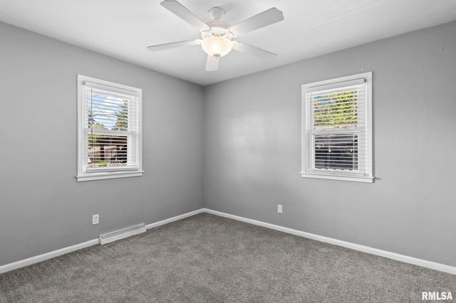 2 ROYAL Drive, Sherman, IL 62684