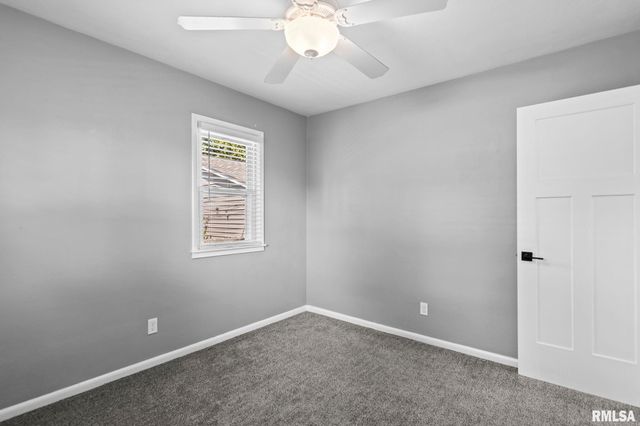 2 ROYAL Drive, Sherman, IL 62684