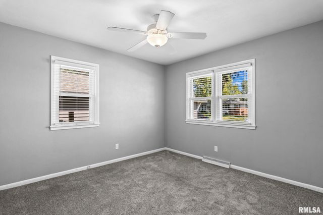 2 ROYAL Drive, Sherman, IL 62684