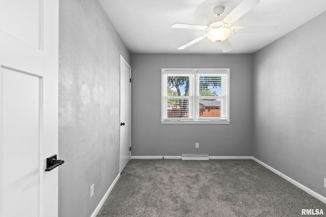 2 ROYAL Drive, Sherman, IL 62684