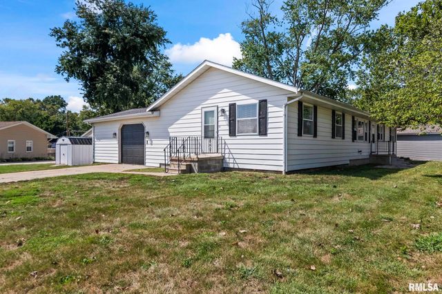 2 ROYAL Drive, Sherman, IL 62684