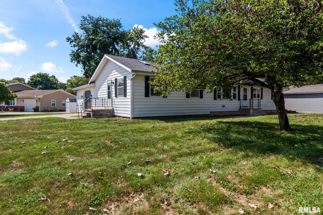 2 ROYAL Drive, Sherman, IL 62684