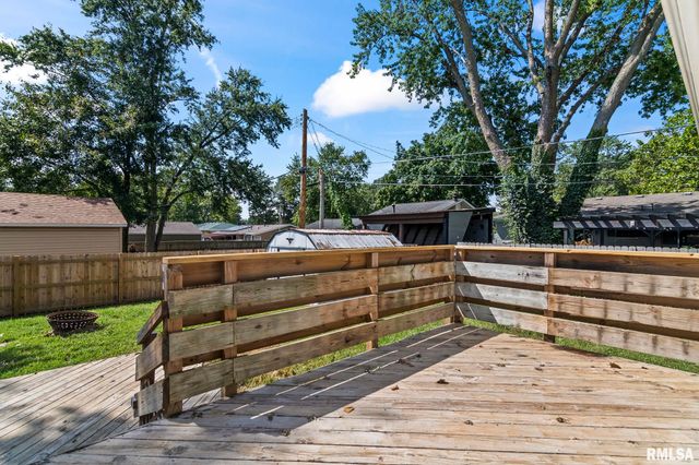 2 ROYAL Drive, Sherman, IL 62684