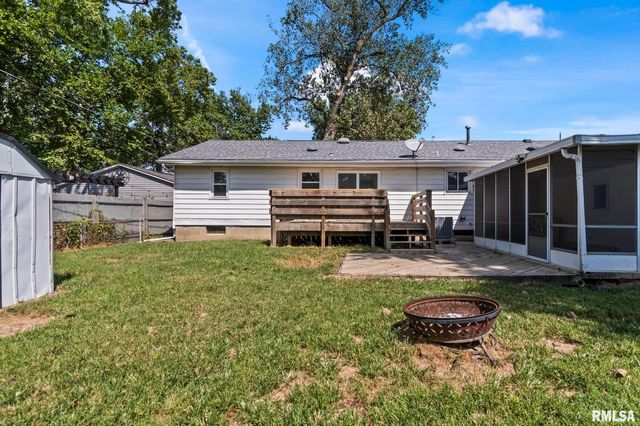 2 ROYAL Drive, Sherman, IL 62684
