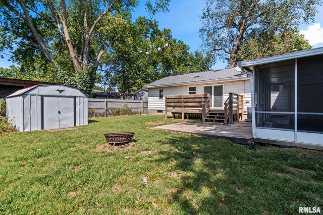 2 ROYAL Drive, Sherman, IL 62684