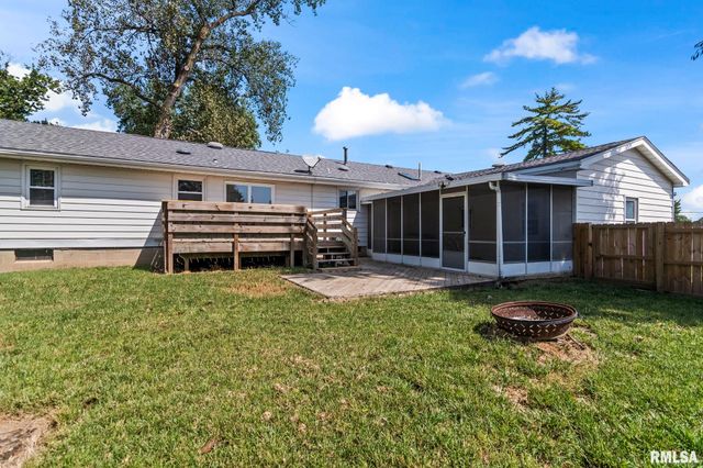2 ROYAL Drive, Sherman, IL 62684