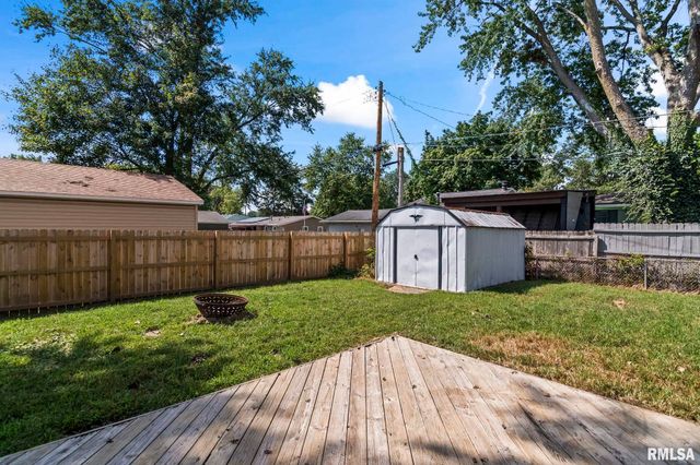 2 ROYAL Drive, Sherman, IL 62684