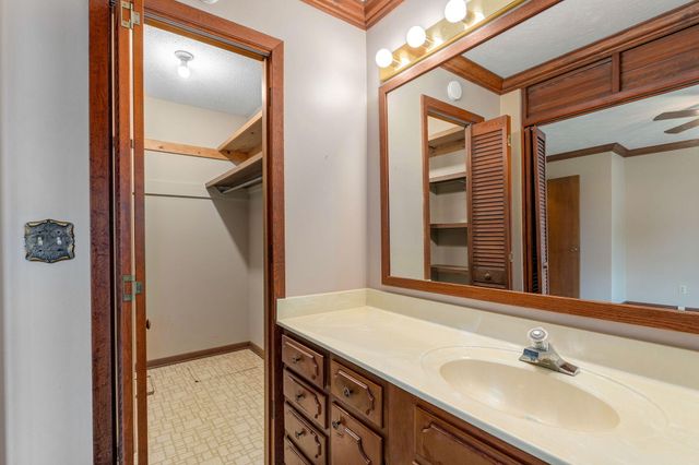 2025 E Shady Glen Drive, Springfield, MO 65804