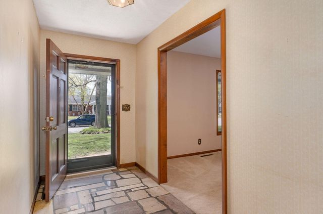 2025 E Shady Glen Drive, Springfield, MO 65804