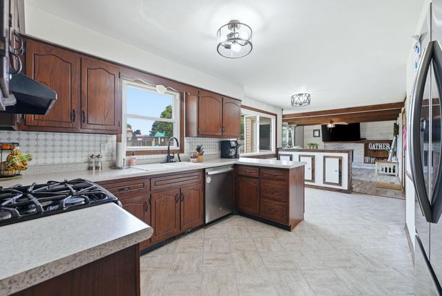 1102 Heritage Lane, Angola, IN 46703