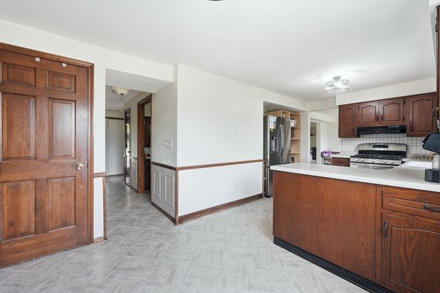1102 Heritage Lane, Angola, IN 46703
