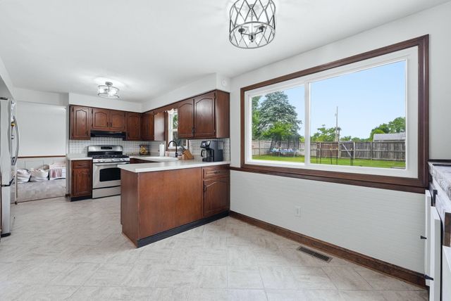 1102 Heritage Lane, Angola, IN 46703