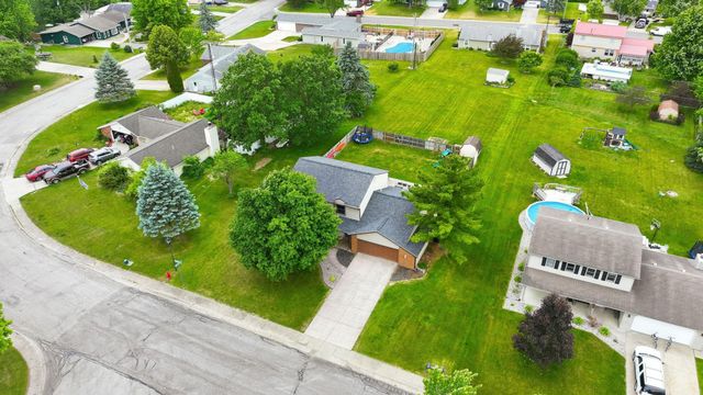 1102 Heritage Lane, Angola, IN 46703