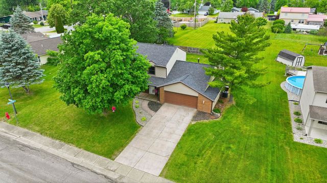 1102 Heritage Lane, Angola, IN 46703