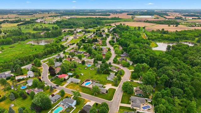 1102 Heritage Lane, Angola, IN 46703