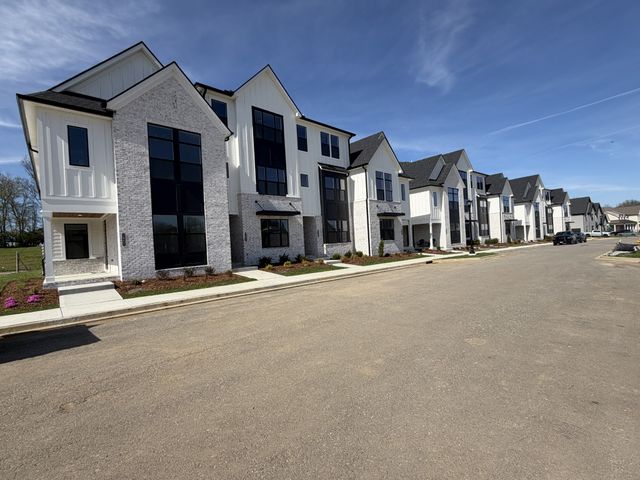 2080 Conductor Ln, Thompsons Station, TN 37179