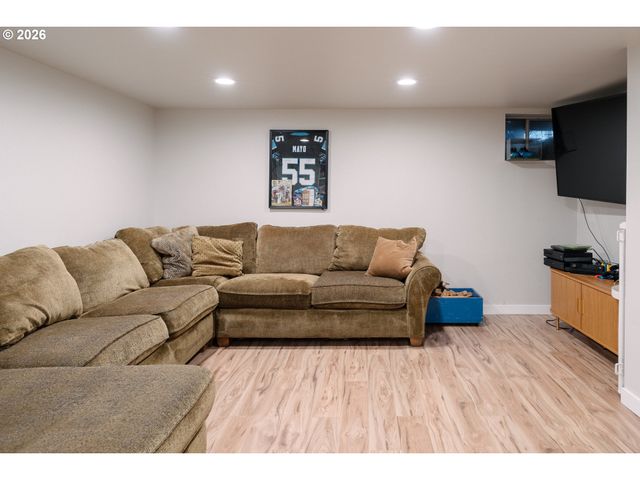 436 Nw TERRITORIAL Rd, Canby, OR 97013