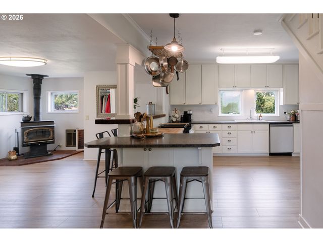 436 Nw TERRITORIAL Rd, Canby, OR 97013