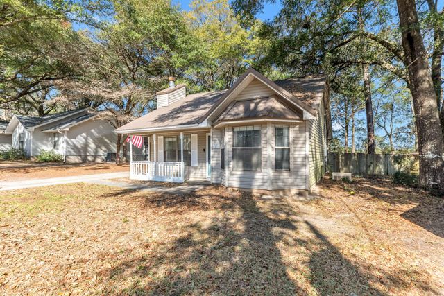 123 Beacons Bend Road, Crestview, FL 32536