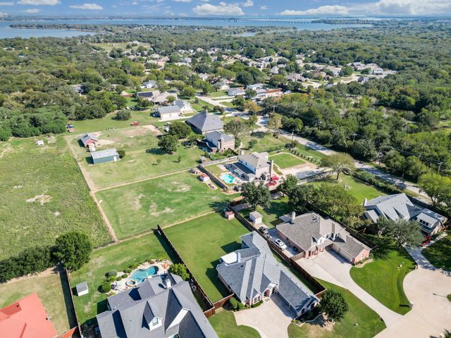 104 Olives Branch, Shady Shores, TX 76208