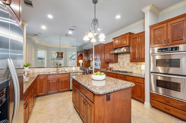 4 COBHAM WAY, San Antonio, TX 78218