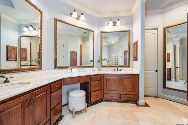 4 COBHAM WAY, San Antonio, TX 78218