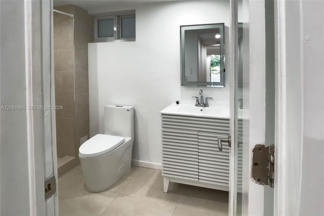 1670 Bay Road 2D, Miami Beach, FL 33139