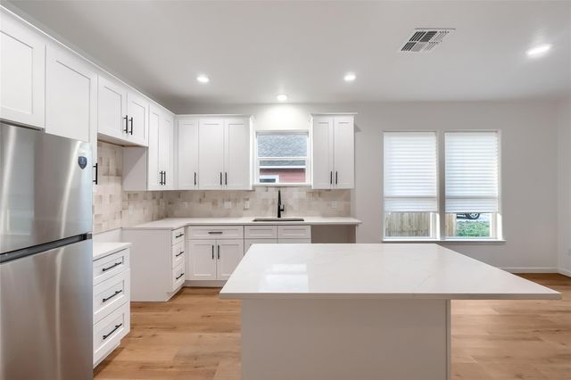 738 Chihuahua ST, Lockhart, TX 78644