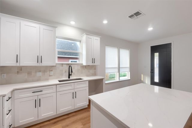 738 Chihuahua ST, Lockhart, TX 78644