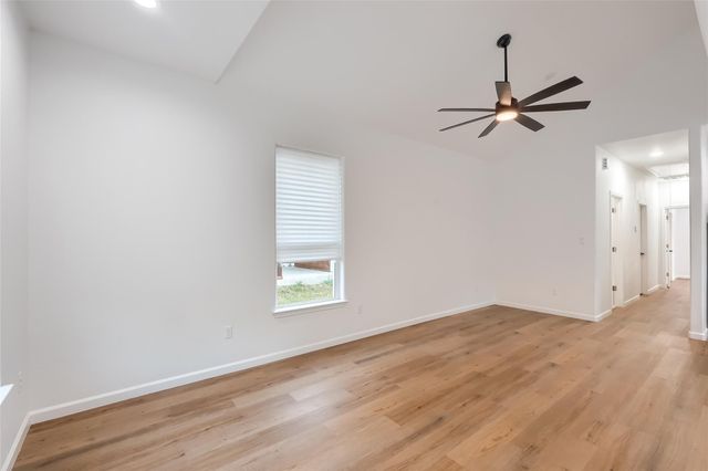 738 Chihuahua ST, Lockhart, TX 78644