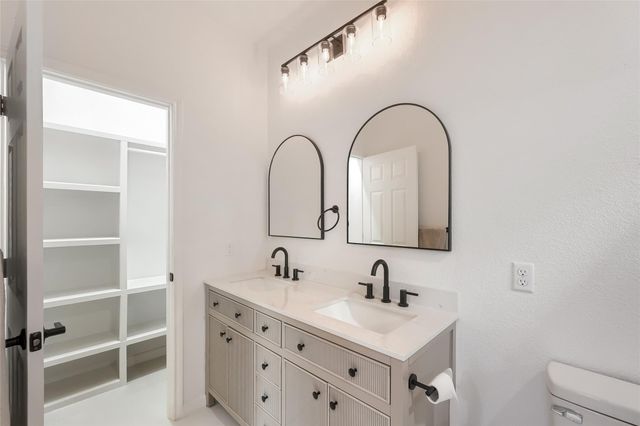 738 Chihuahua ST, Lockhart, TX 78644
