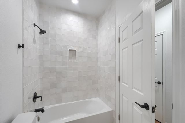 738 Chihuahua ST, Lockhart, TX 78644