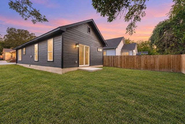 738 Chihuahua ST, Lockhart, TX 78644