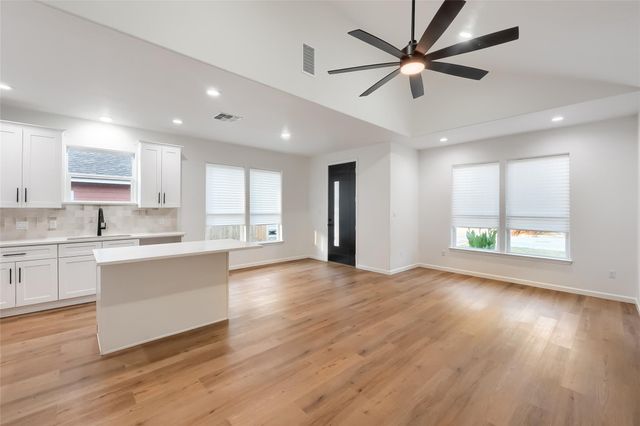 738 Chihuahua ST, Lockhart, TX 78644