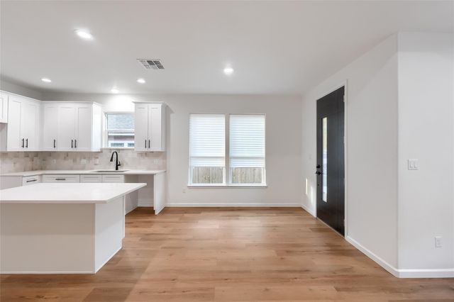 738 Chihuahua ST, Lockhart, TX 78644