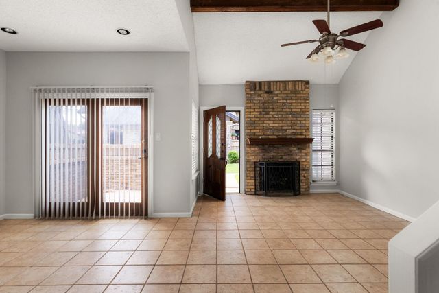 10819 Crown Colony DR 11, Austin, TX 78747