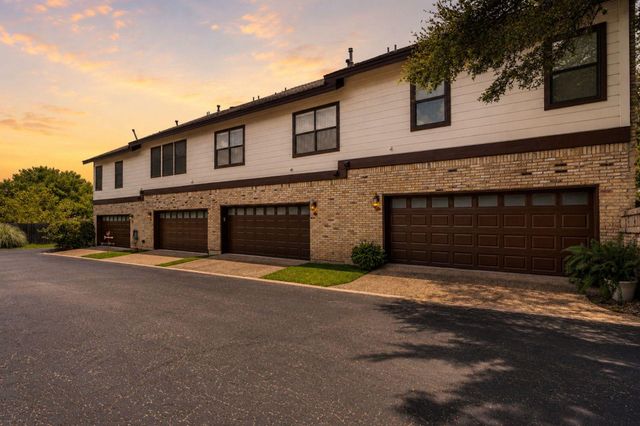 10819 Crown Colony DR 11, Austin, TX 78747