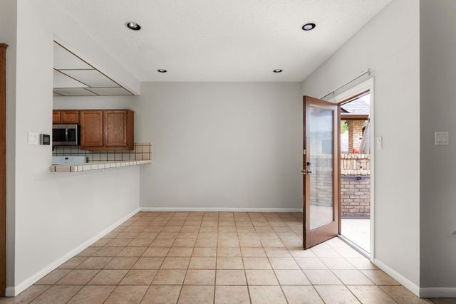 10819 Crown Colony DR 11, Austin, TX 78747
