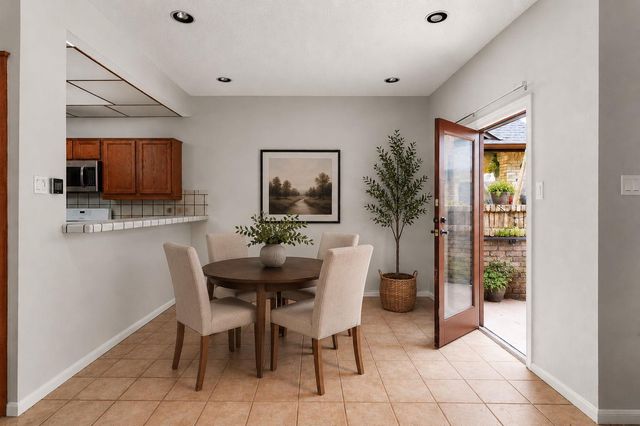 10819 Crown Colony DR 11, Austin, TX 78747
