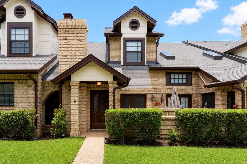 10819 Crown Colony DR 11, Austin, TX 78747