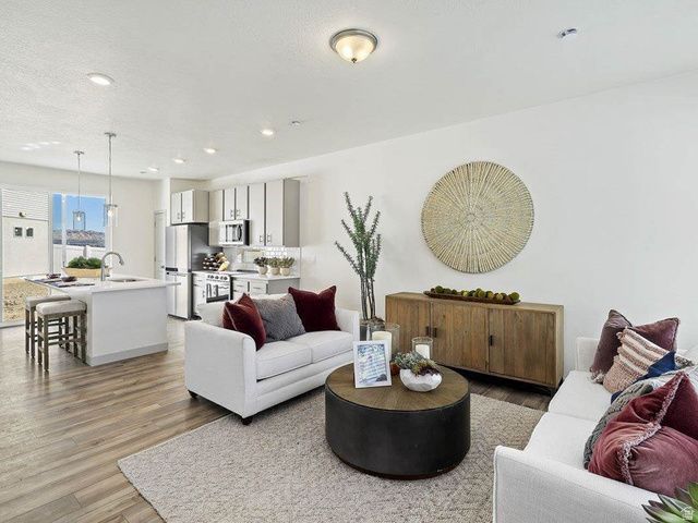 403 E HALLS CREEK RD, Saratoga Springs, UT 84045