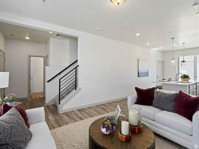 403 E HALLS CREEK RD, Saratoga Springs, UT 84045